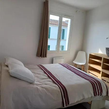 La Maison Bleue Des Mathes בית נופש *