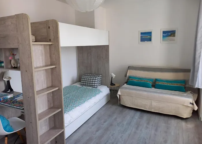 La Maison Bleue Des Mathes بيت للعطل *