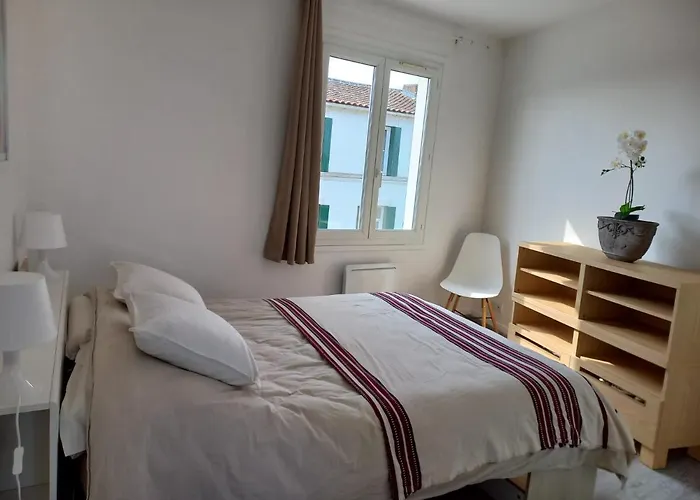 La Maison Bleue Des Mathes بيت للعطل *